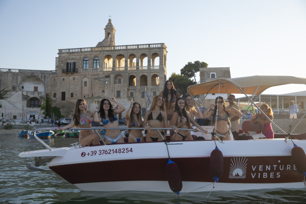 Tour delle grotte di Polignano a Mare - Boat Tour