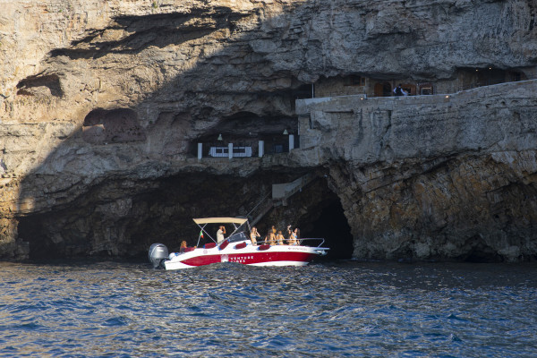 Tour delle grotte di Polignano a Mare - Boat Tour