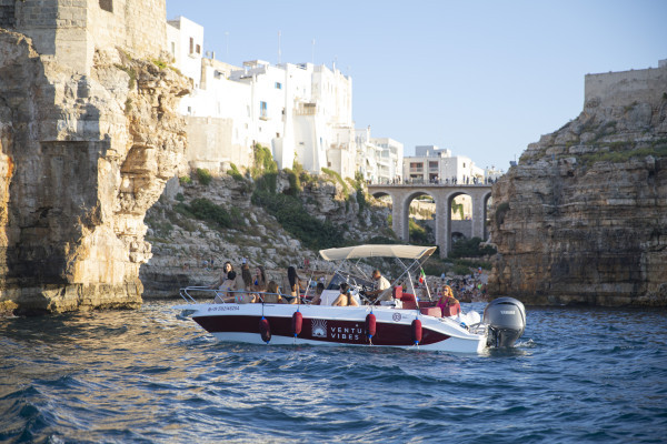 Tour delle grotte di Polignano a Mare - Boat Tour