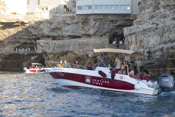 Tour delle grotte di Polignano a Mare - Boat Tour
