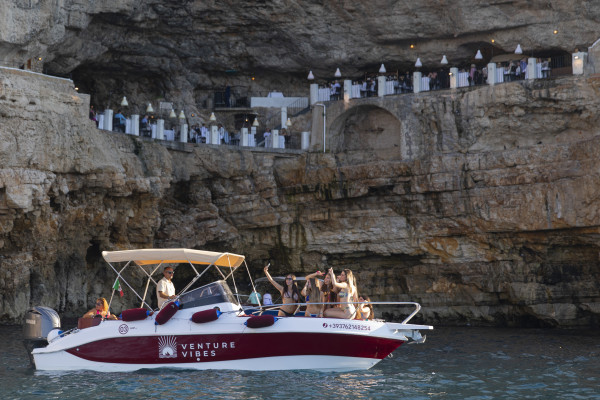 Tour delle grotte di Polignano a Mare - Boat Tour