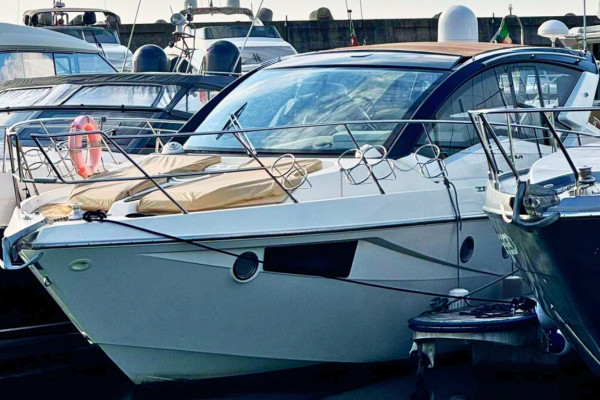Noleggio Yacht Cranchi M44: Tour in Costiera Amalfitana