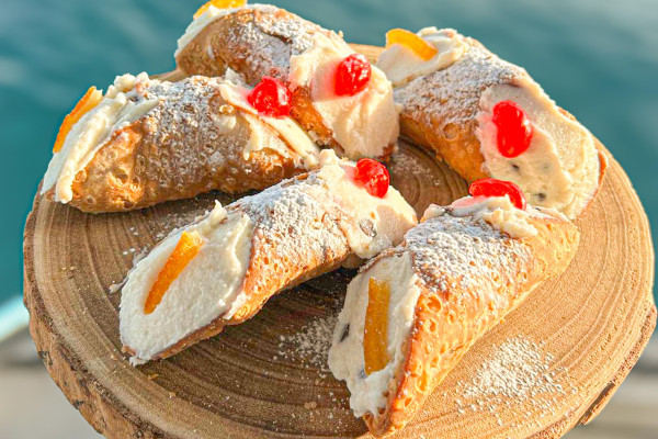 Cannoli siciliano riempiti al momento