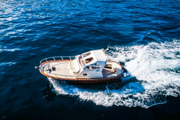 Tour in Gozzo Aprea 750 – Capri e Amalfi Coast
