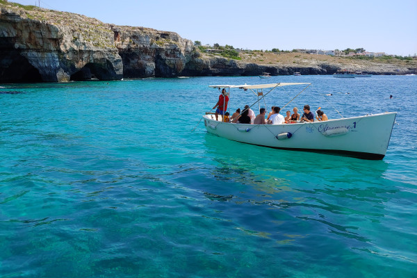 Escursioni alle grotte di S. M. di Leuca in prossimità della Grotta dei giganti