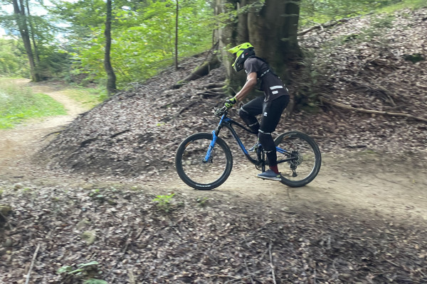 Impara le tecniche di guida sui trail