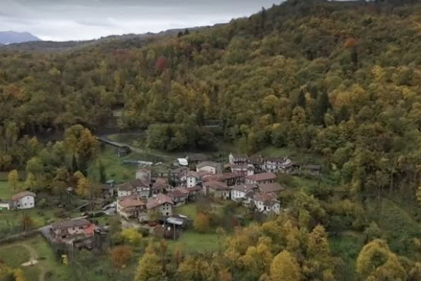 Trascorrerai un'ora circa nel Borgo di Altana, immerso nel verde ....