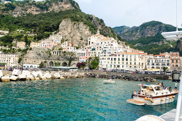 Tour in barca da Salerno con sosta ad Amalfi e aperitivo incluso
