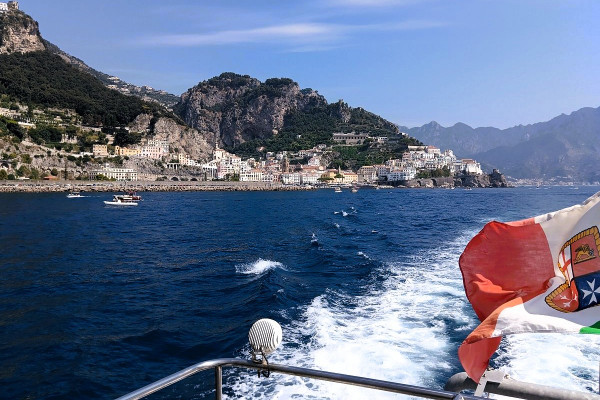 Tour in barca da Salerno con sosta ad Amalfi e aperitivo incluso
