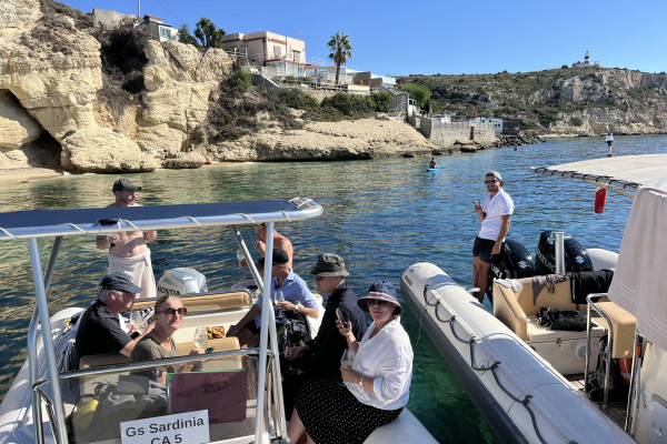 Ammira i colori incredibili del mare del sud Sardegna