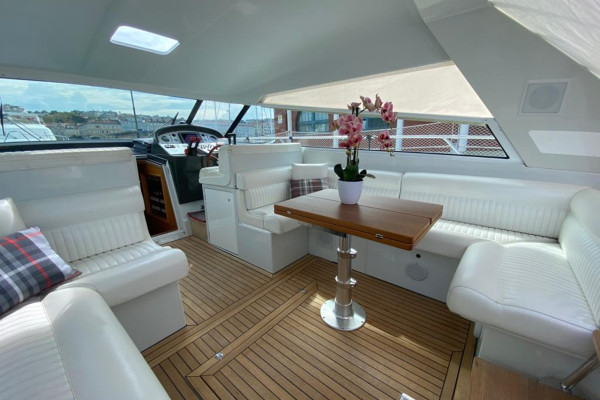 Vivi momenti di relax nel cuore dello yacht