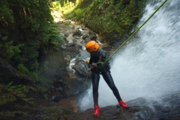 Rappel na cascata de 45 metros