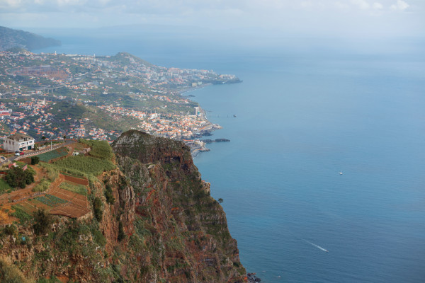 Vista de Câmara de Lobos e do Funchal.