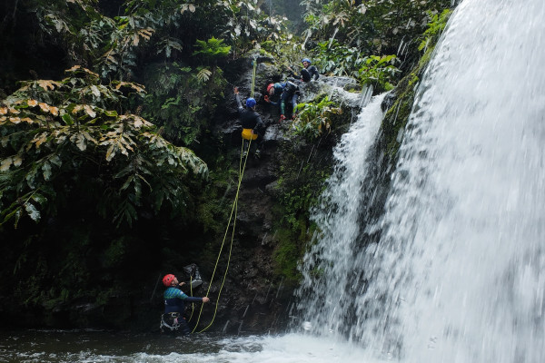 Rapel na famosa cascata da Ribeira dos Caldeirões