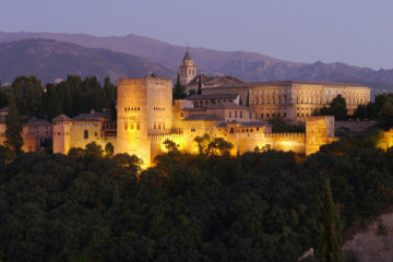 Alhambra nocturna: Palacio Carlos V,  Generalife y entorno monumental guiada ESP