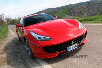 Ferrari GTC4 Lusso v12