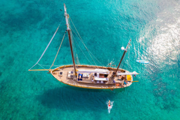 Medio día en velero y snorkel con Bruine Beer