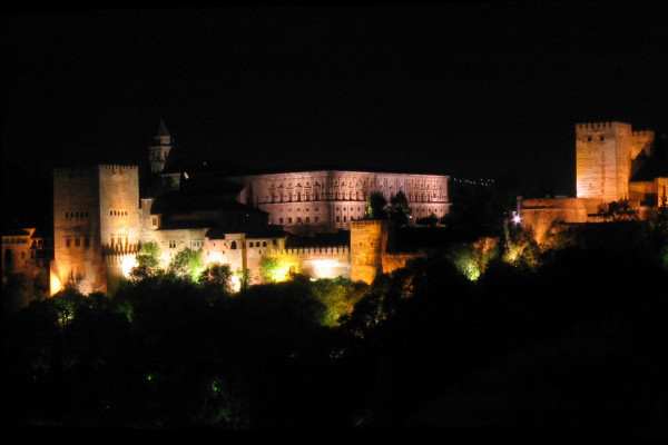 Palacio Carlos V en la noche