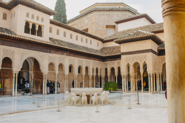 Patio de los Leones en los Palacios Nazaries de la Alhambra