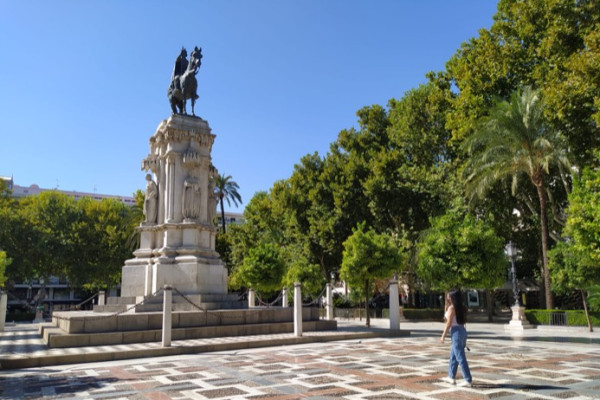 Plaza Nueva, estatua del Rey San Fernando