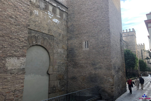 Puerta Primitiva del Alcázar