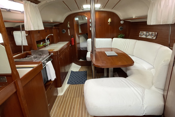Interior velero Inquieto - Salón