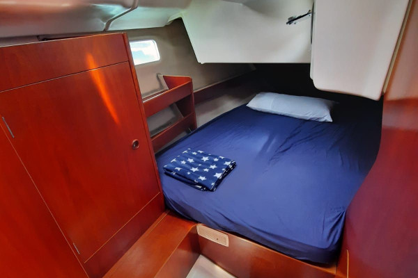 Interior velero Inquieto - camarote de popa, tiene dos iguales