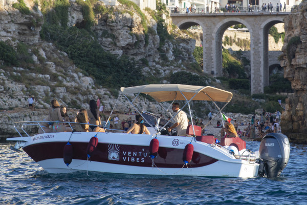 Monopoli: Tour privado exclusivo en barco