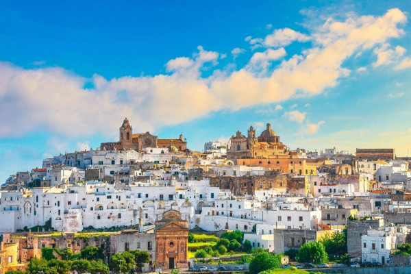 Authentic Routes: Locorotondo, Cisternino & Ostuni con Recogida en Polignano