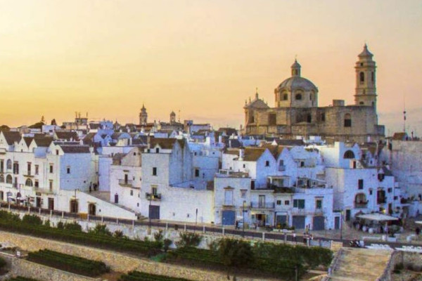 Authentic Routes: Locorotondo, Cisternino & Ostuni con Recogida en Polignano