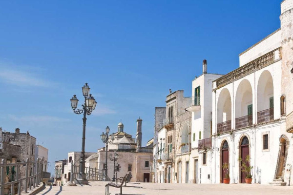 Authentic Routes: Locorotondo, Cisternino & Ostuni con Recogida en Polignano
