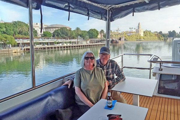 Paseo en barco por Sevilla.