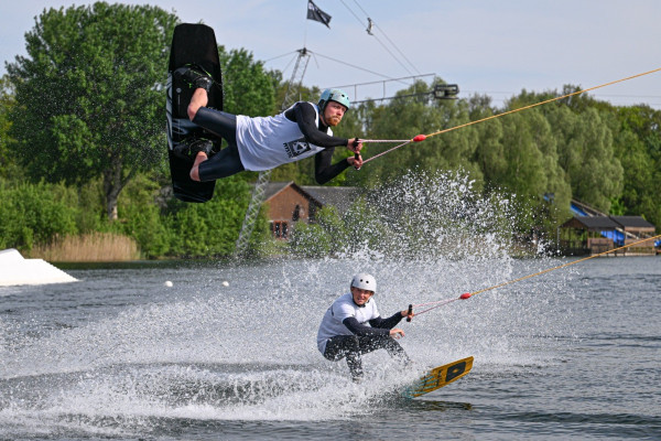 Wakeboarder Bogus Cablepark Aquabest fly by