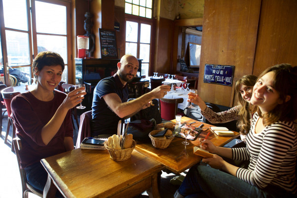 自行车冒险计划中的熟食店和葡萄酒