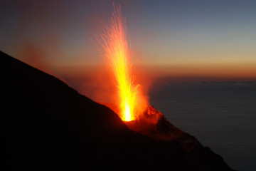 Stromboli By Night Comerci 2026