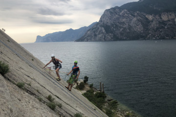 Multipitch route climbing course