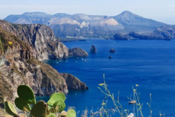 Aeolian Islands VULCANO LIPARI SCIARA COMERCI 2026 VIBO MARINA