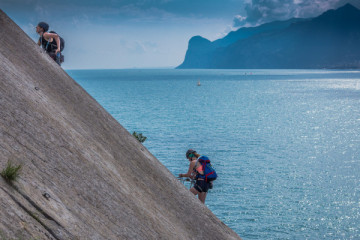 Guiding on multipitch routes