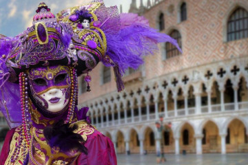 Carnival costumes rental in Venice