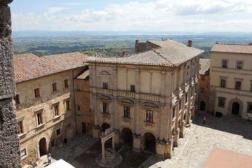Montepulciano, history and wine