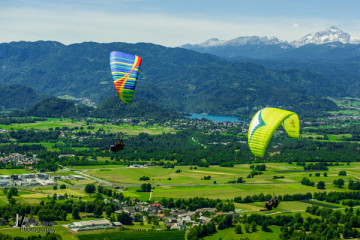 PARAGLIDING LAKE BLED