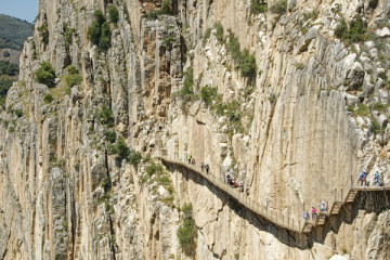 Caminito del Rey tickets with guided tour and shuttle bus from El Chorro