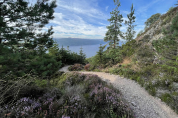 Approach to the descent from Fair Haired Lads Pass. 