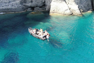 HALF DAY BOAT RENTAL - POSEIDON 5m -  30HP - NO LICENSE