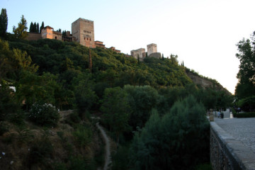 We start from the Paseo de los Tristes, an area designed like this after 1492