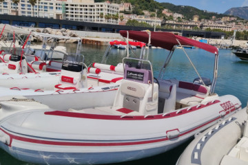 Rent a 150hp dinghy with skipper from Salerno