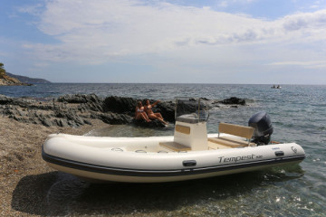 Rental Capelli Tempest 530 (max. 6 people, mot.40 cv)