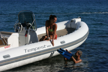 Rental Capelli Tempest 600 (max. 9 people, mot.40 cv)
