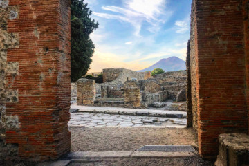Pompeii Guided Tour- Lunch & Wine Tasting from Positano