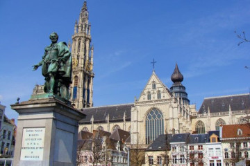 Statue of Peter Paul Rubens - The Cathedral of Our Lady (Antwerp) - Day trip to Antwerp.